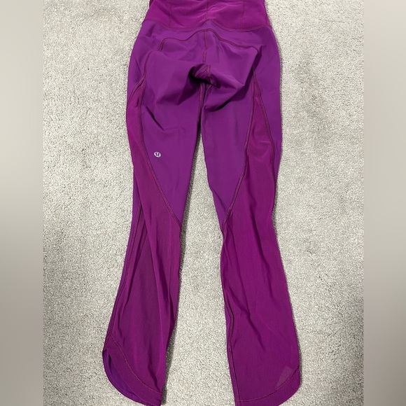 Lululemon high rise cropped leggings with mesh size 2 - Picture 2 of 3